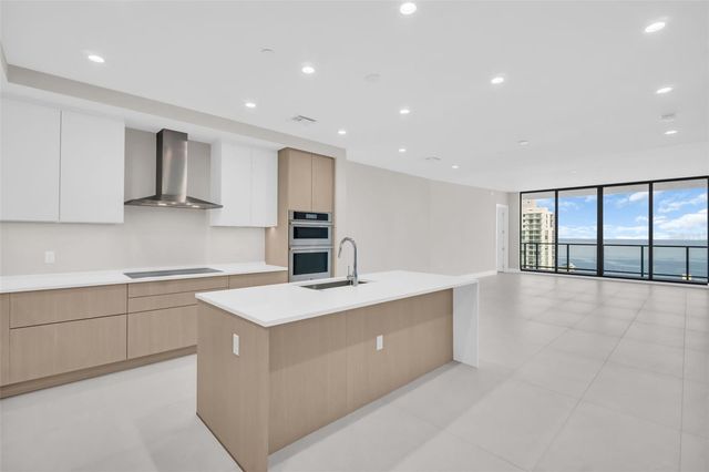 275 1ST AVENUE S 3703, St Petersburg, FL 33701