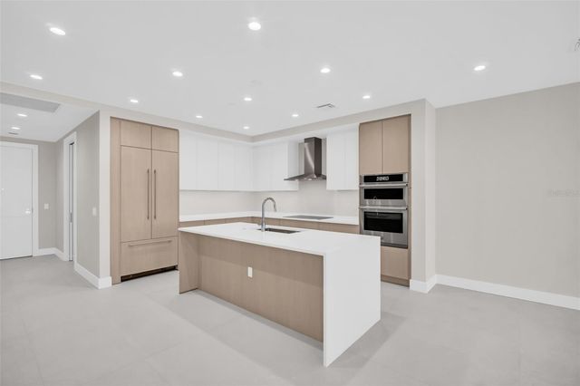 275 1ST AVENUE S 3703, St Petersburg, FL 33701