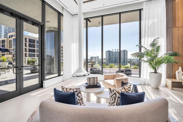 275 1ST AVENUE S 3703, St Petersburg, FL 33701