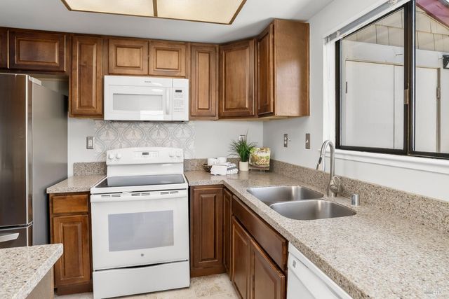 307 Scotia Ln, Novato, CA 94947