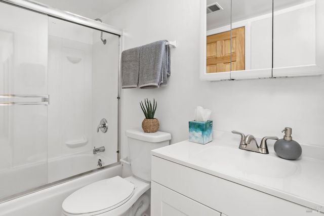 307 Scotia Ln, Novato, CA 94947