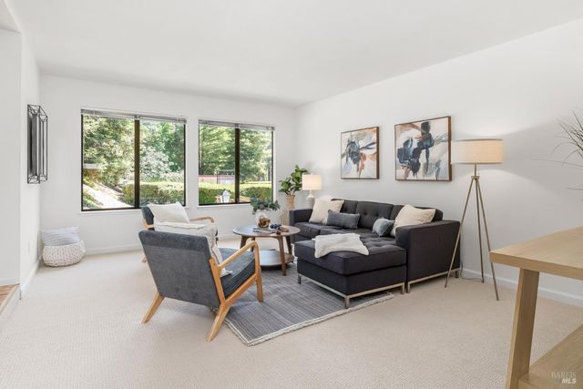 307 Scotia Ln, Novato, CA 94947