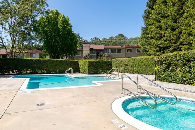 307 Scotia Ln, Novato, CA 94947