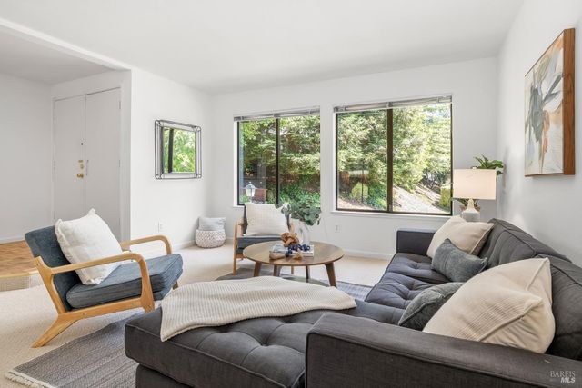 307 Scotia Ln, Novato, CA 94947
