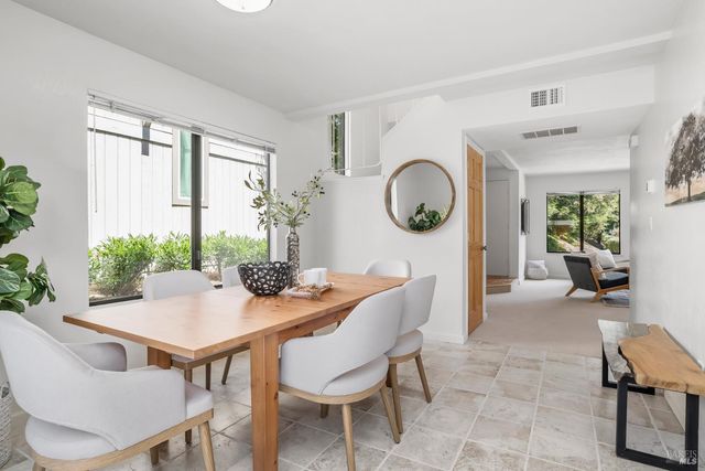 307 Scotia Ln, Novato, CA 94947