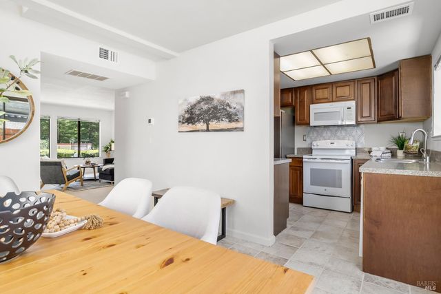 307 Scotia Ln, Novato, CA 94947