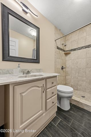9300 Hillridge Dr, Pewee Valley, KY 40056