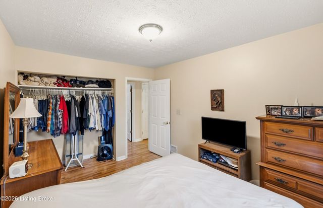 9300 Hillridge Dr, Pewee Valley, KY 40056