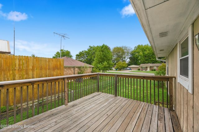 9300 Hillridge Dr, Pewee Valley, KY 40056