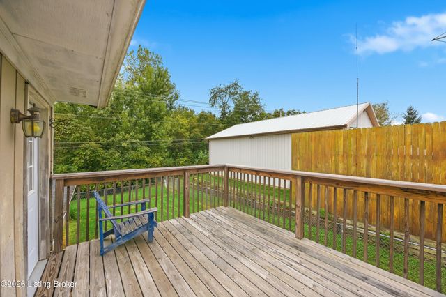 9300 Hillridge Dr, Pewee Valley, KY 40056