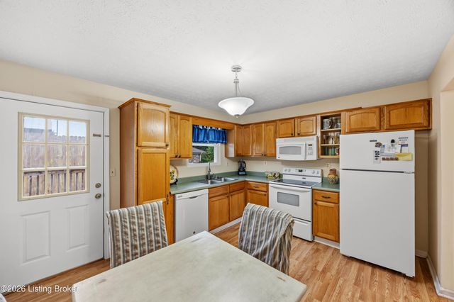 9300 Hillridge Dr, Pewee Valley, KY 40056