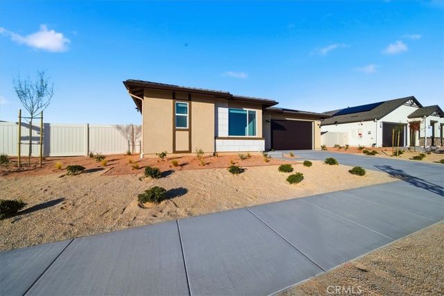3211 E Avenue J-4, Lancaster, CA 93535