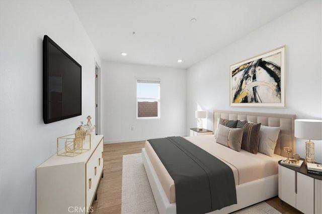3211 E Avenue J-4, Lancaster, CA 93535