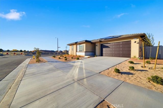 3211 E Avenue J-4, Lancaster, CA 93535