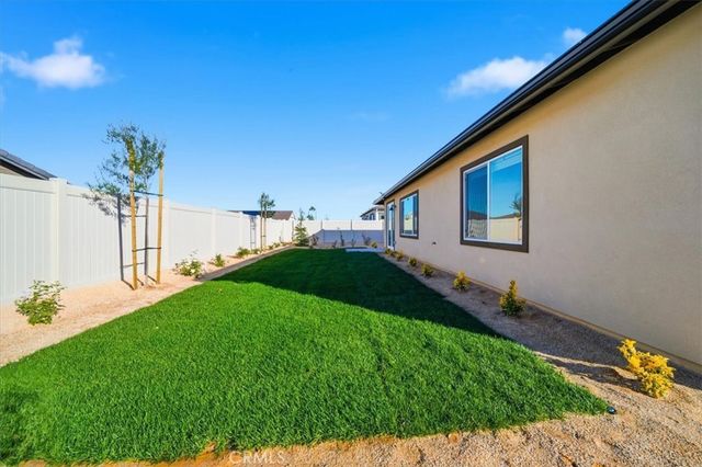 3211 E Avenue J-4, Lancaster, CA 93535