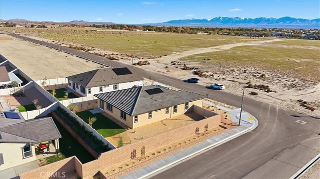 3211 E Avenue J-4, Lancaster, CA 93535