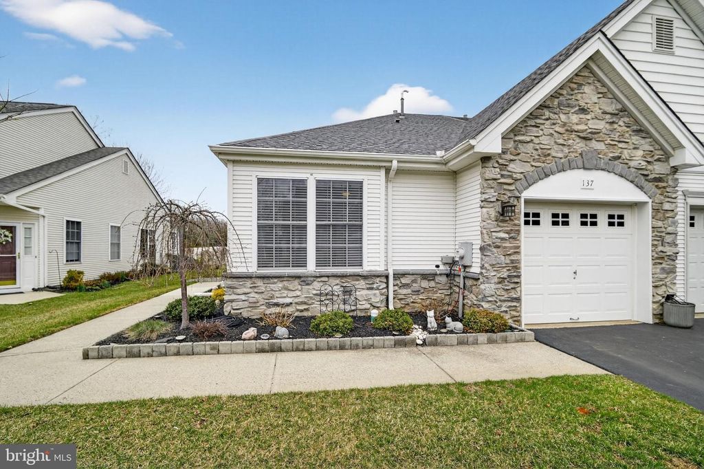 137 BURHOLME DR, Hamilton, NJ 08691