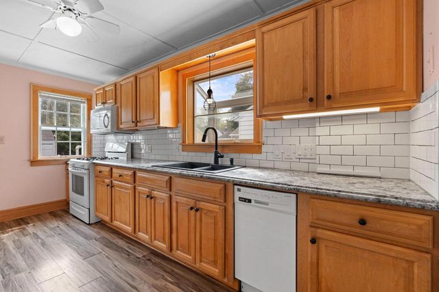 615 W BENT AVENUE, Oshkosh, WI 54901