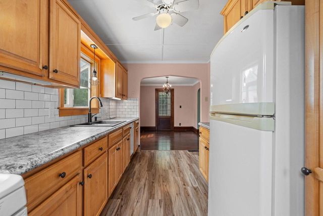 615 W BENT AVENUE, Oshkosh, WI 54901