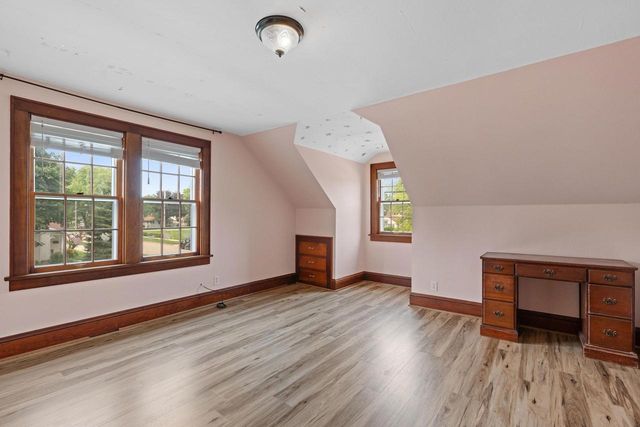 615 W BENT AVENUE, Oshkosh, WI 54901
