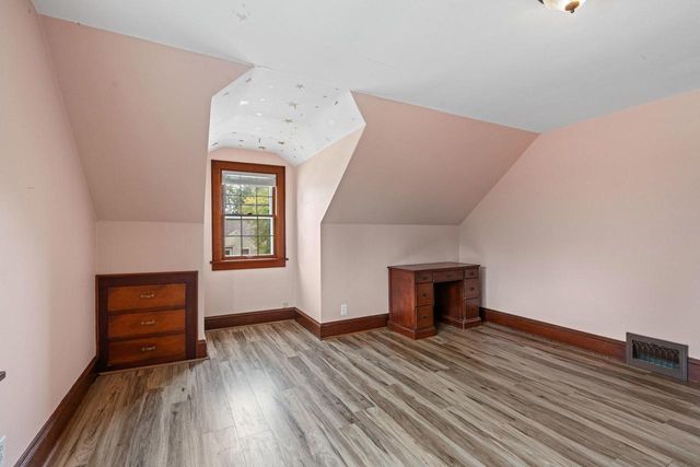 615 W BENT AVENUE, Oshkosh, WI 54901