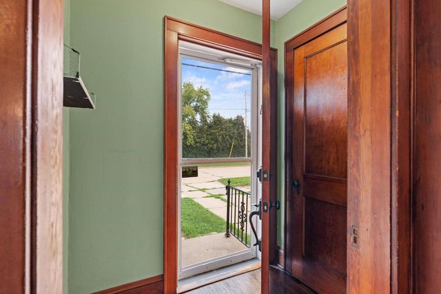 615 W BENT AVENUE, Oshkosh, WI 54901