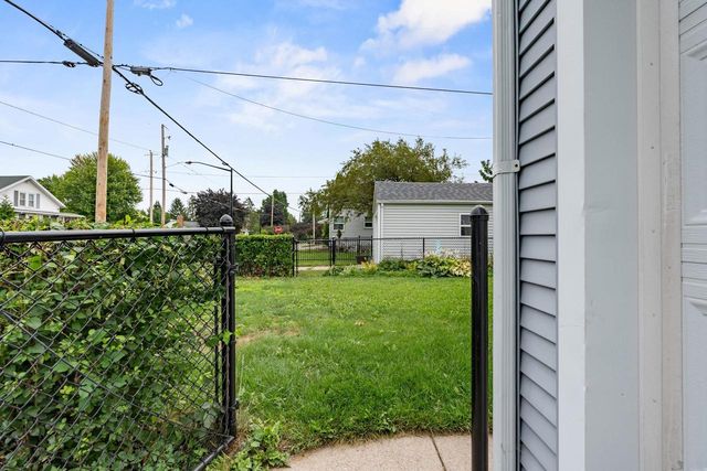 615 W BENT AVENUE, Oshkosh, WI 54901