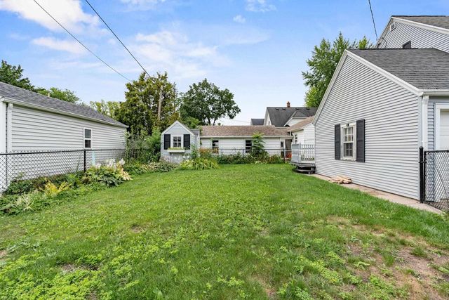 615 W BENT AVENUE, Oshkosh, WI 54901