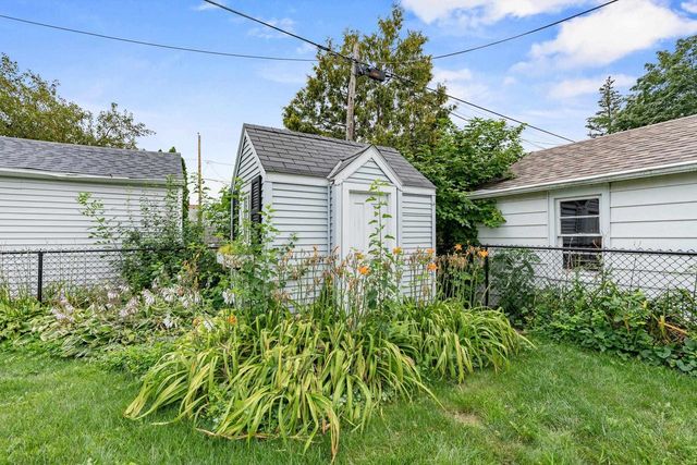 615 W BENT AVENUE, Oshkosh, WI 54901