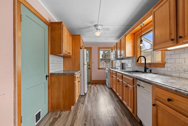 615 W BENT AVENUE, Oshkosh, WI 54901