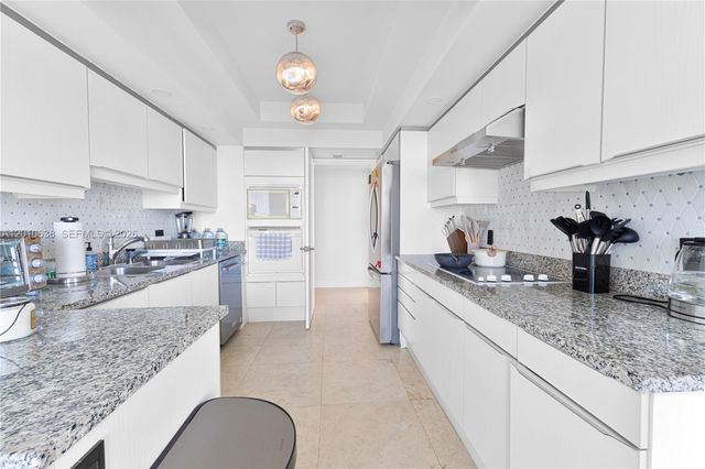 7000 Island Blvd 1402, Aventura, FL 33160