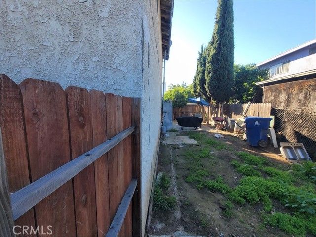 1757 S New England, Los Angeles, CA 90006