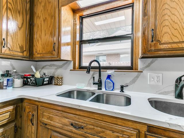 2001 N Keeton Avenue, Bethany, OK 73008