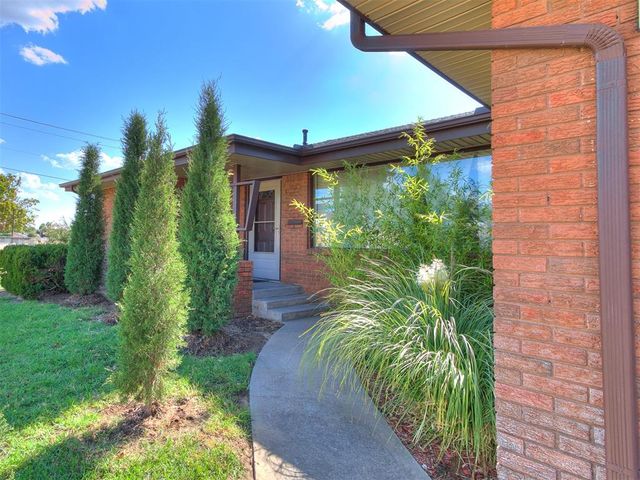 2001 N Keeton Avenue, Bethany, OK 73008