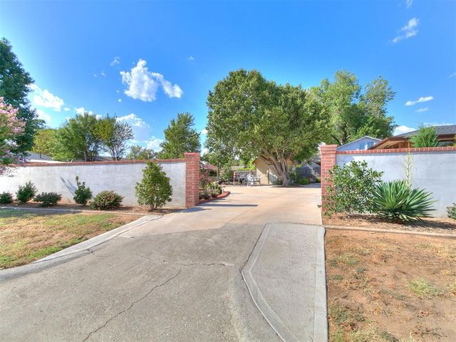 2001 N Keeton Avenue, Bethany, OK 73008