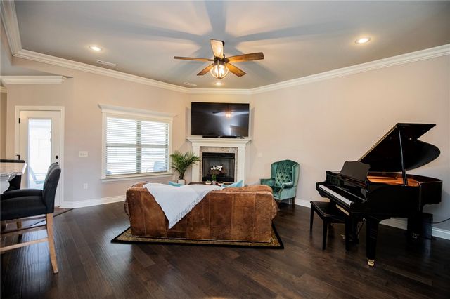 702 SE Fullerton Street, Bentonville, AR 72712