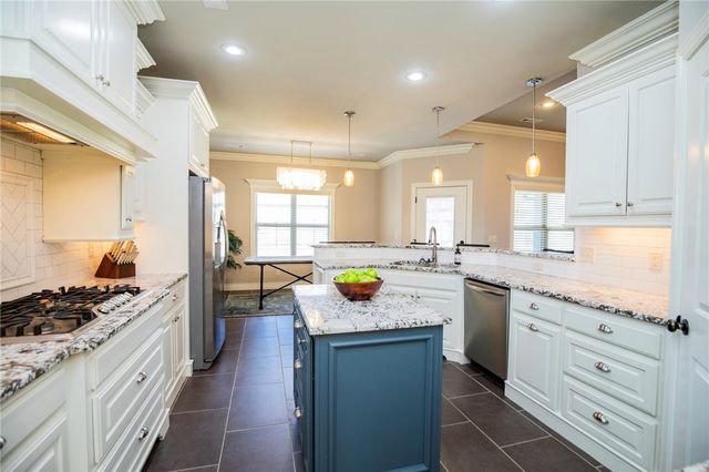 702 SE Fullerton Street, Bentonville, AR 72712