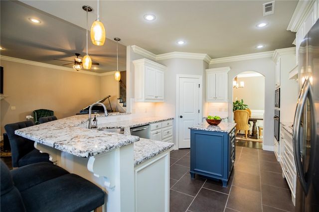 702 SE Fullerton Street, Bentonville, AR 72712