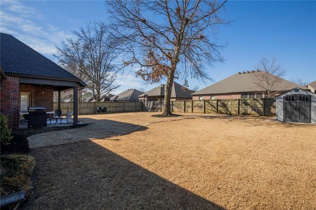 702 SE Fullerton Street, Bentonville, AR 72712