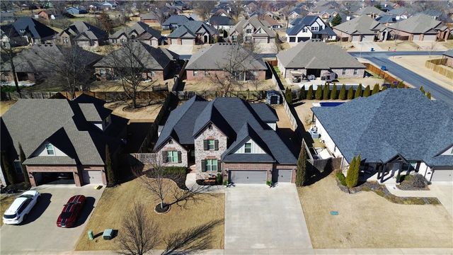 702 SE Fullerton Street, Bentonville, AR 72712