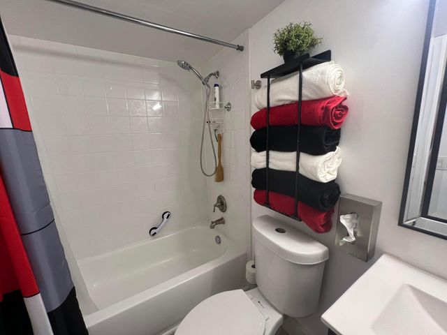 201 Kent L, West Palm Beach, FL 33417