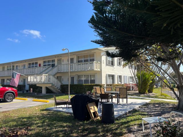 201 Kent L, West Palm Beach, FL 33417