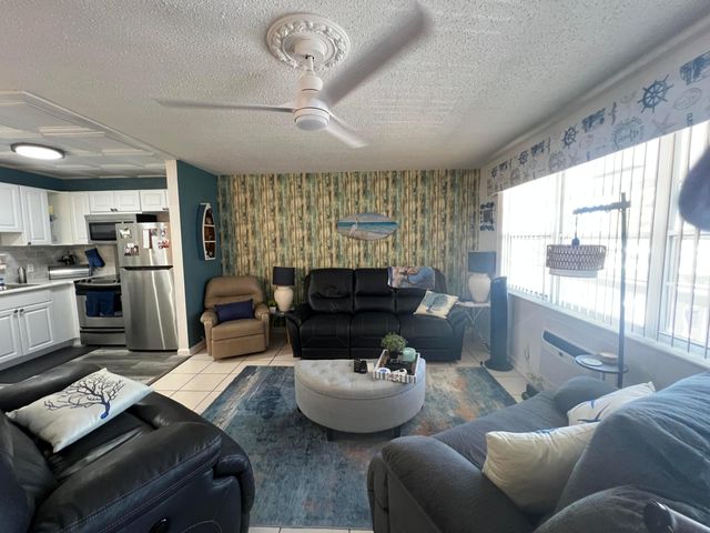 201 Kent L, West Palm Beach, FL 33417