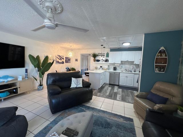 201 Kent L, West Palm Beach, FL 33417