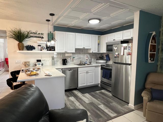 201 Kent L, West Palm Beach, FL 33417