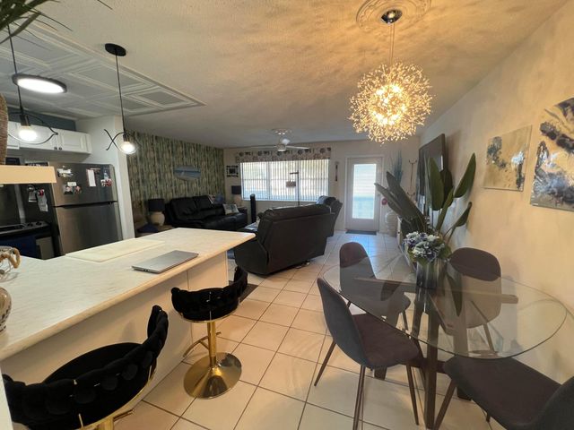 201 Kent L, West Palm Beach, FL 33417