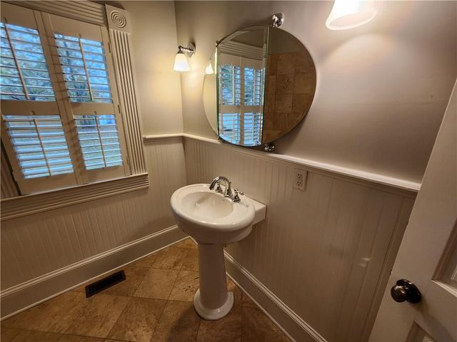 1055 Longley Avenue NW, Atlanta, GA 30318