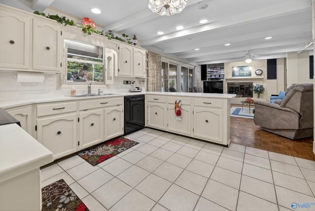 447 Riverton Drive, Rainbow City, AL 35906