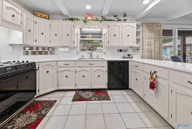 447 Riverton Drive, Rainbow City, AL 35906