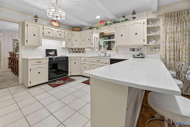 447 Riverton Drive, Rainbow City, AL 35906